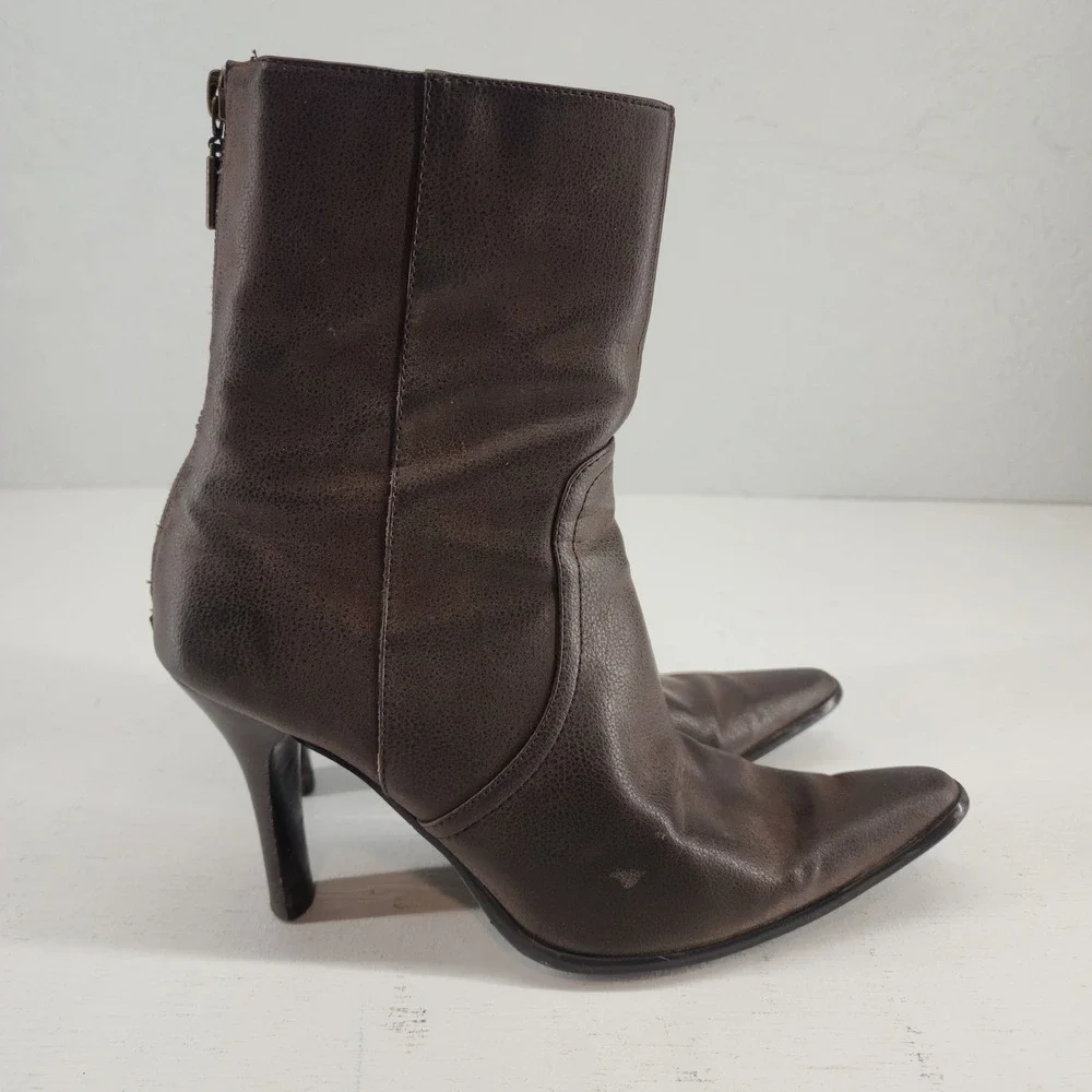 Candie's 8.5M | Brown Faux Leather Pointed Toe Back Zip Heeled Ankle Boots - Picture 3 of 8
